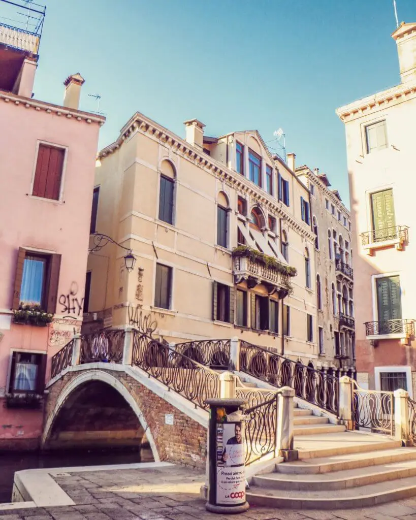 An image of a walkway in Venice.