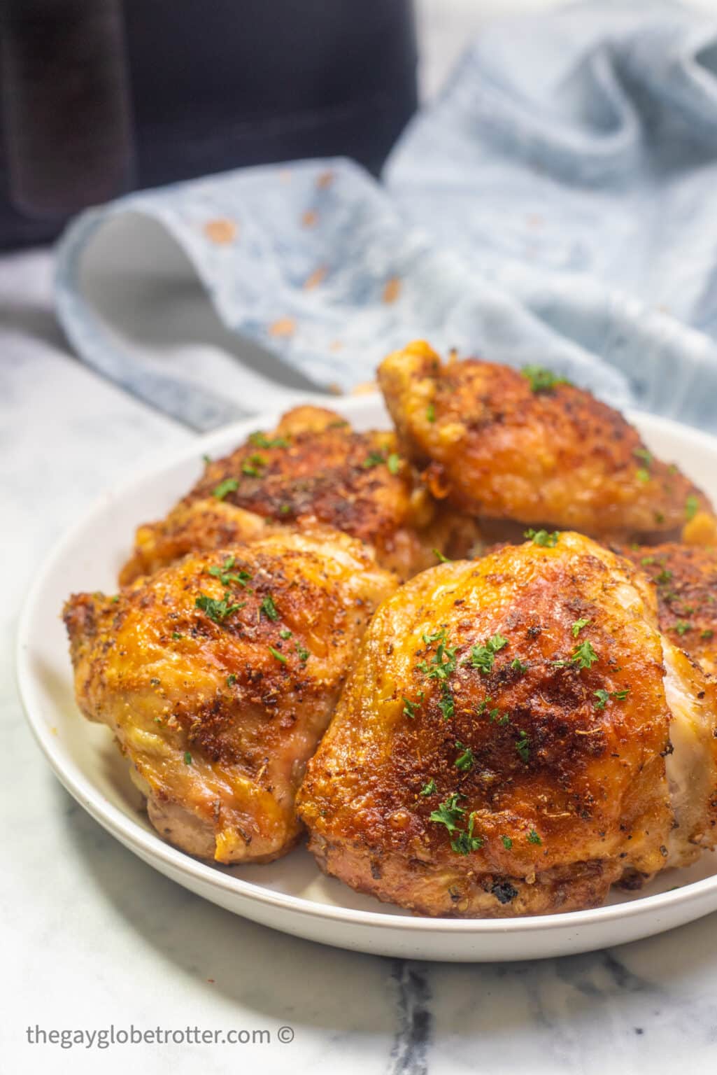 air-fryer-chicken-thighs-so-crispy-the-gay-globetrotter