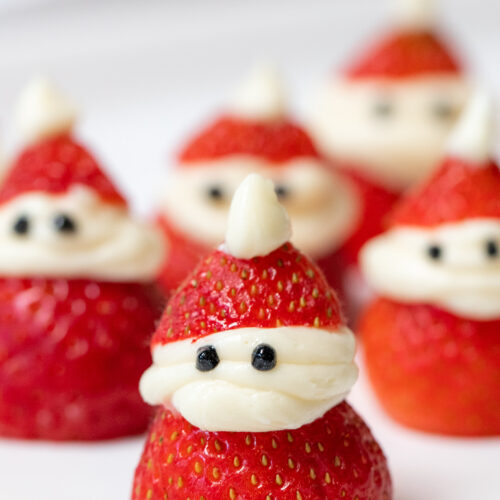 Strawberry Santas {2 Ingredients, Kid Friendly!} - The Gay Globetrotter